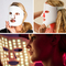 7色多機能LEDシリコーンの顔のマスクの反Angingの皮の若返り機械